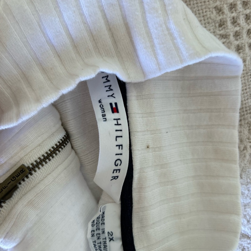 Tommy Hilfiger White Sweater with Red and Black Stripes 90’s Y2K - Picture 4 of 5